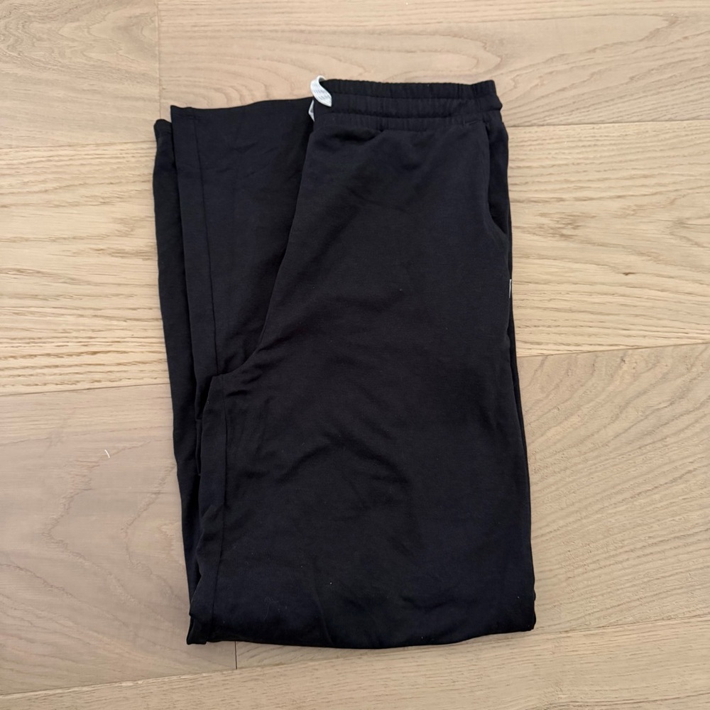 Vuori Black Halo Essential Wideleg Pant